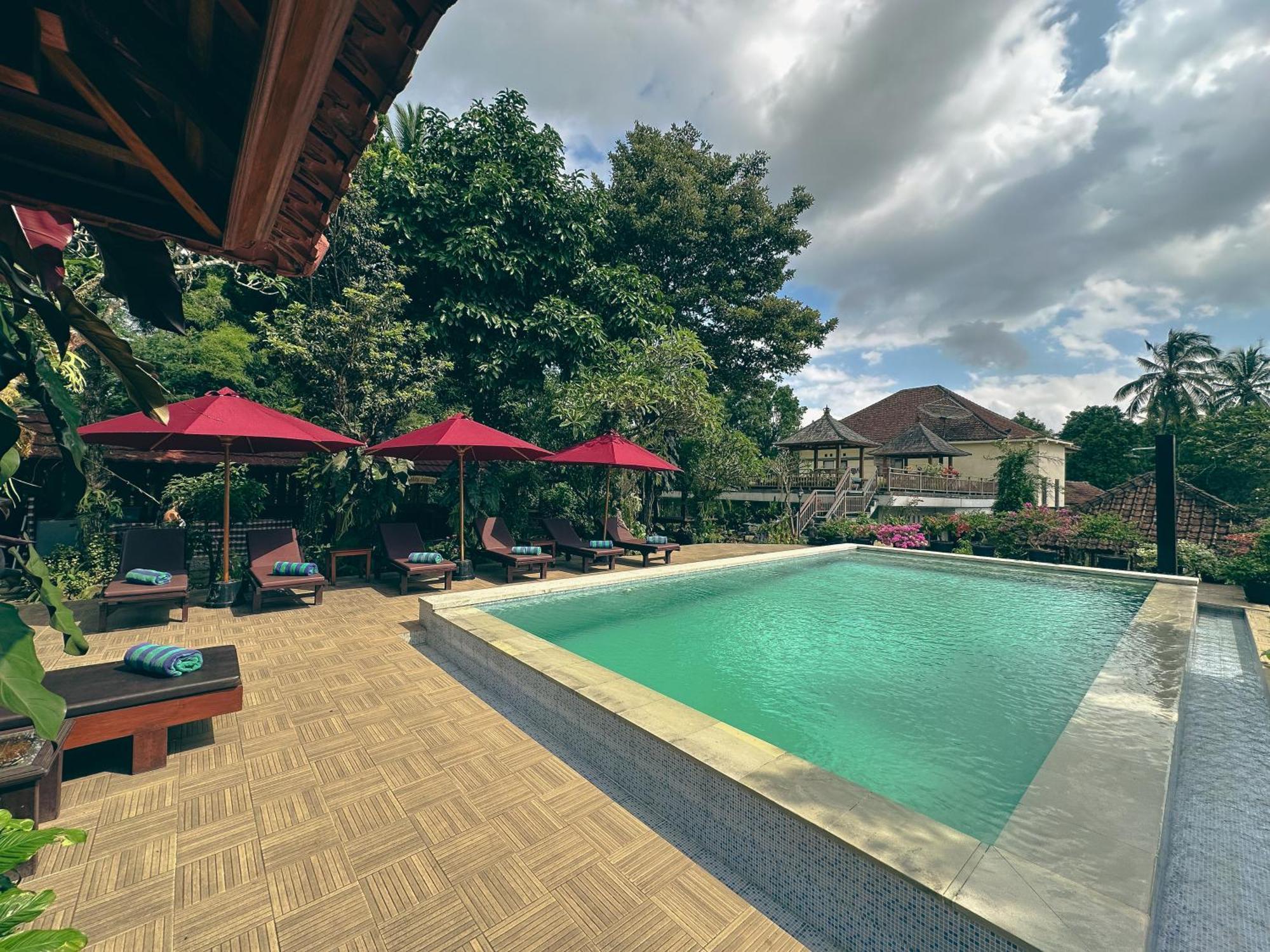 Villa Ipsa Munduk Exteriör bild