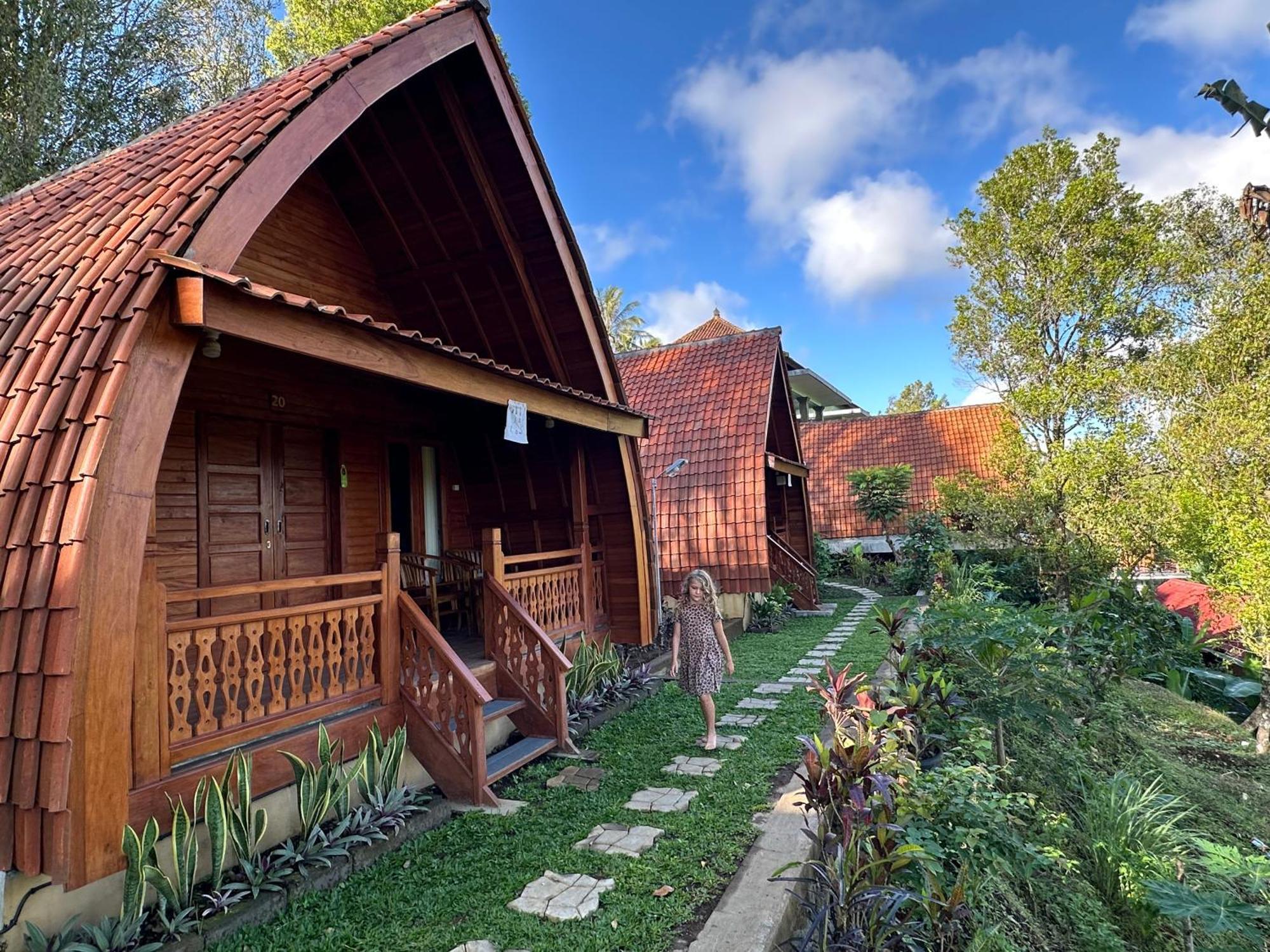 Villa Ipsa Munduk Exteriör bild