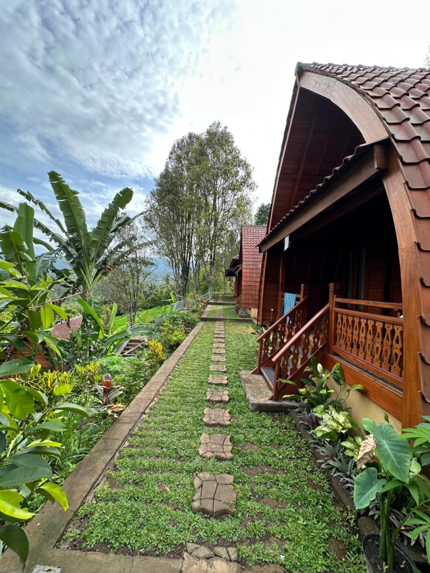 Villa Ipsa Munduk Exteriör bild